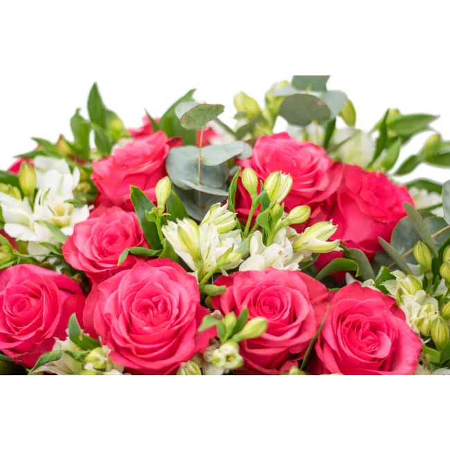 Kytice růží a alstromérií